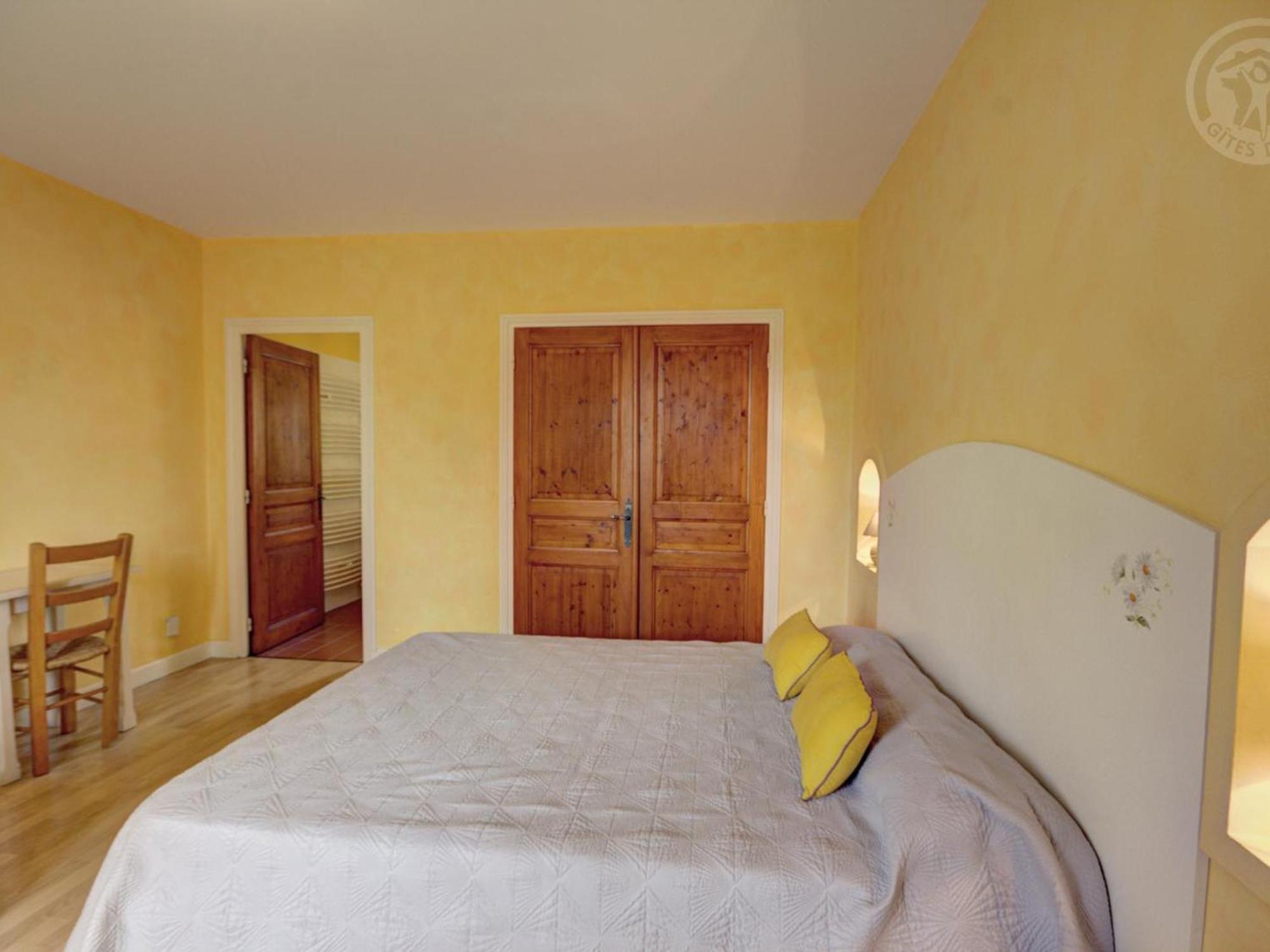 Gîte Chalain-le-Comtal, 5 pièces, 10 personnes - FR-1-496-48 Extérieur photo