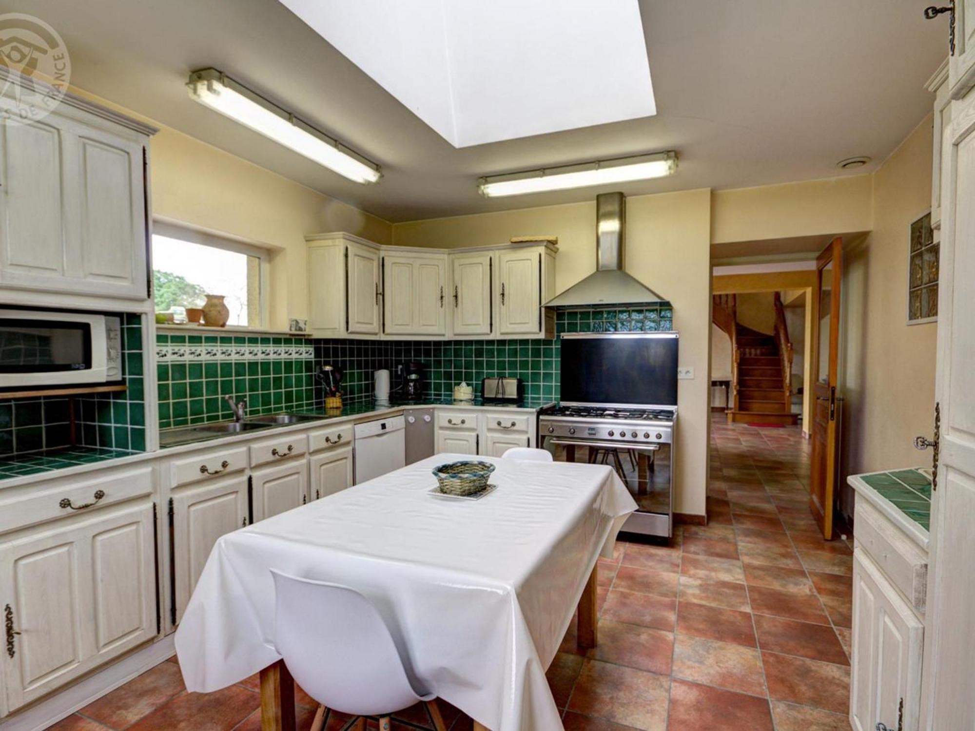 Gîte Chalain-le-Comtal, 5 pièces, 10 personnes - FR-1-496-48 Extérieur photo