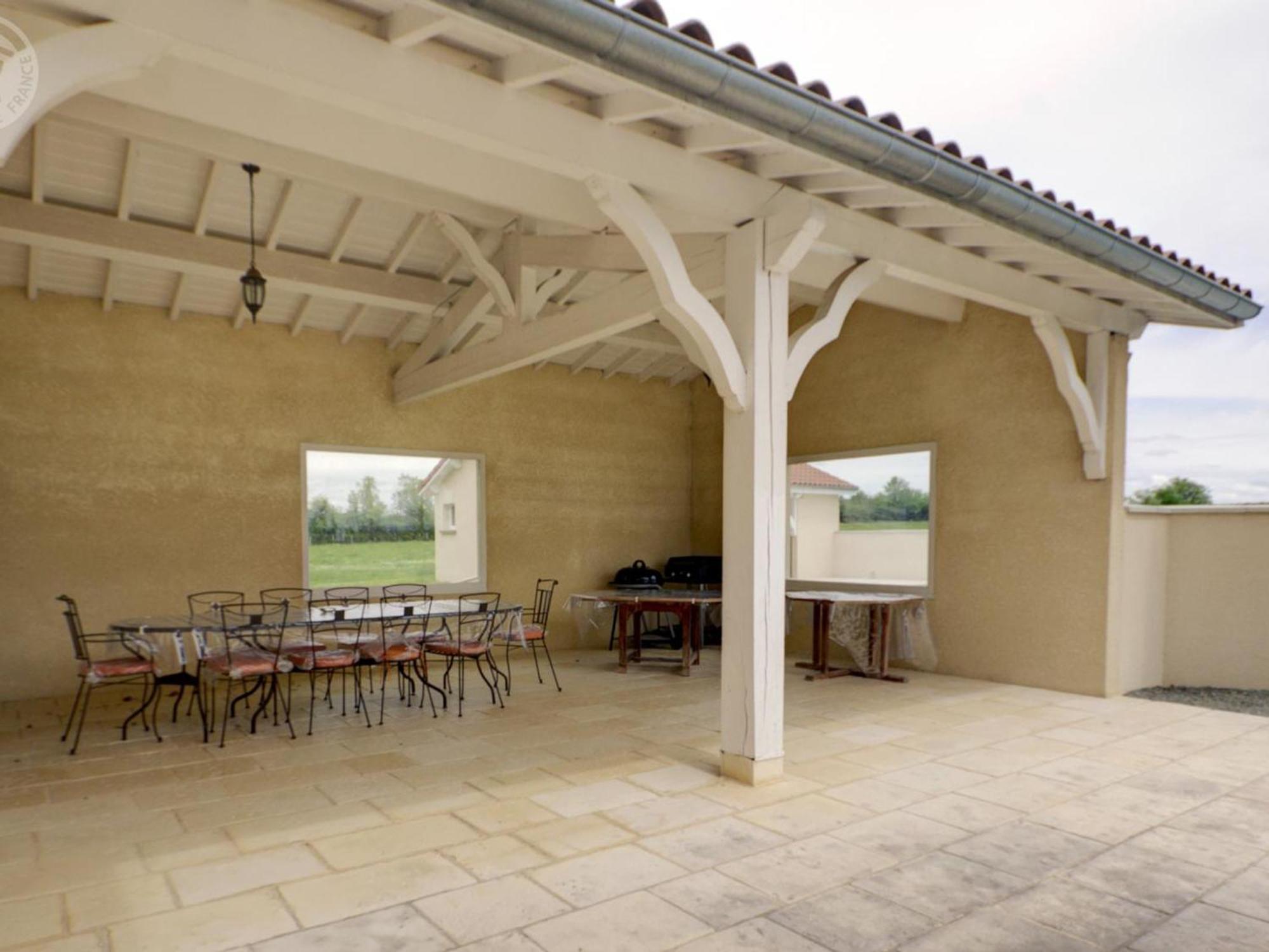Gîte Chalain-le-Comtal, 5 pièces, 10 personnes - FR-1-496-48 Extérieur photo